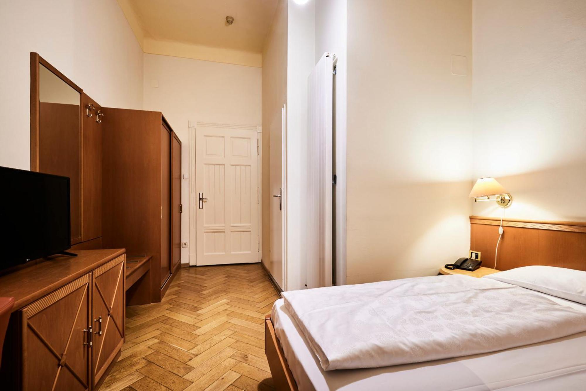 ברסאנונה Hotel Jarolim מראה חיצוני תמונה