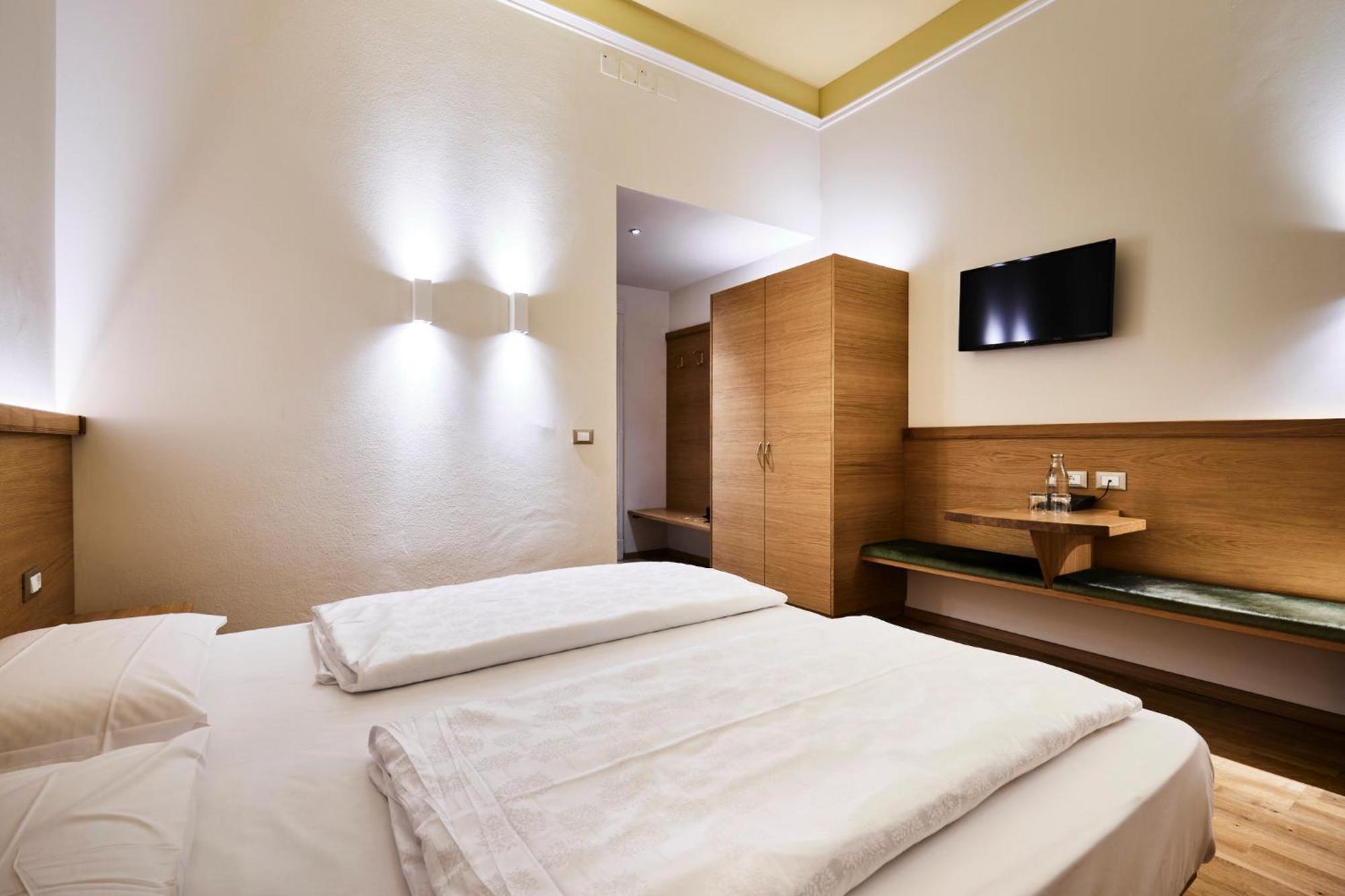 ברסאנונה Hotel Jarolim מראה חיצוני תמונה